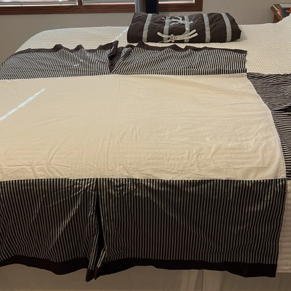 Pottery Barn Kids Playful Monkeys Crib or Toddler Bed Comforter & Bed Skirt